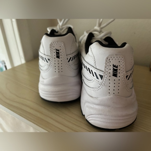 Nike Initiator Shoes - Picture 2 of 5